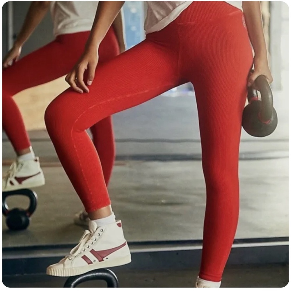 FREE PEOPLE MOVEMENT Happiness Runs leggings size XS/S victory red